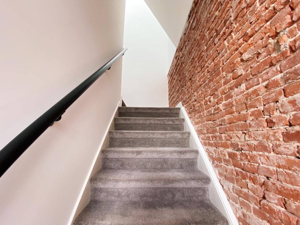 Luxurious Historical Loft Close To The Beach!! 瓦瑟纳尔 外观 照片